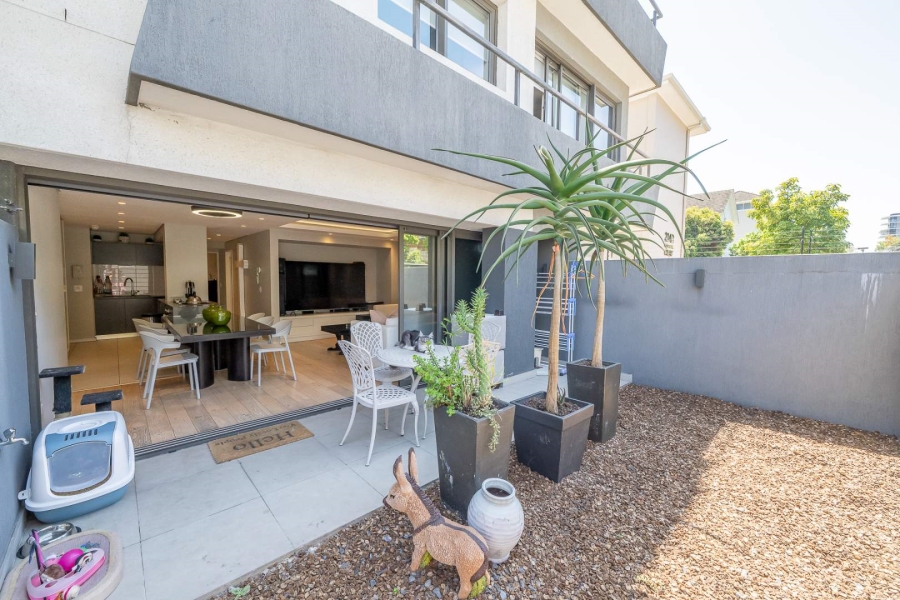 2 Bedroom Property for Sale in Sea Point Western Cape